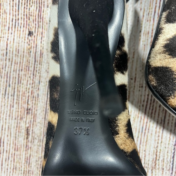 Giuseppe Zanotti Leopard Print with Blue Pointed Toe Pump Sz 37.5 (7.5 US) - Picture 8 of 8